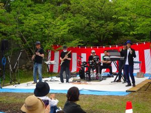 The Hanasyobu festival's stage from syowa kayou band JIJI's